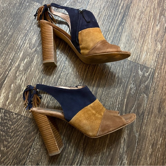 High heels sandals. Genuine leather inside, suede outside. 4.5” heel. Halogen. - Picture 8 of 8